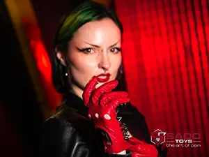Spiked Gloves - Mistress Ilina Poisoned 13
